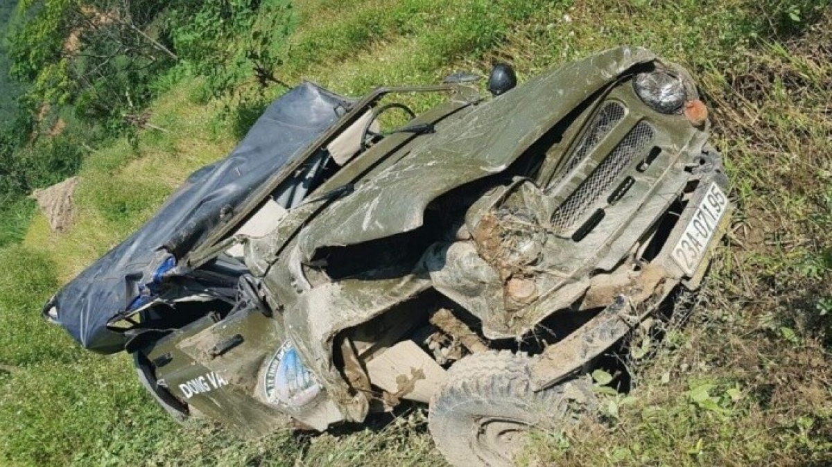 Ủy ban ATGT Quốc gia chỉ đạo “nóng” sau vụ xe UAZ rơi xuống vực ở Hà Giang - Ảnh 1.