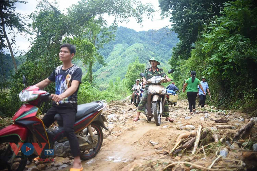 Rà soát các điểm nguy cơ sạt lở núi và di dời dân đến nơi an toàn ở Bình Định - Ảnh 3.