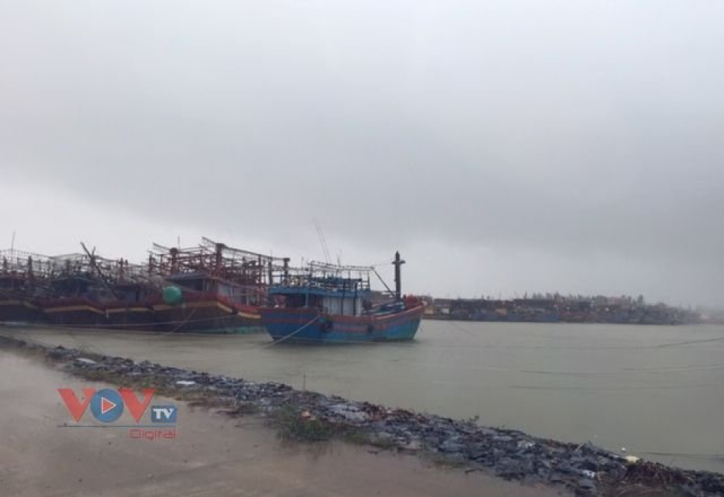 Quảng Bình: Bão suy yếu, mưa to, hơn 47.000 dân đi sơ tán chưa được trở về nhà - Ảnh 2.
