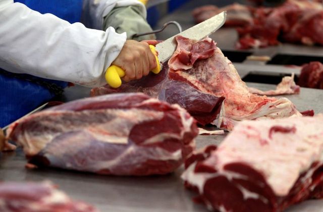 Trung Quốc tìm thấy virus Corona trên thịt bò đông lạnh và thịt ba chỉ nhập khẩu - Ảnh 1.