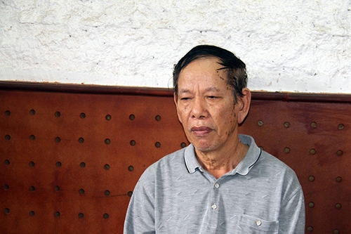 Khởi tố, bắt tạm giam &quot;yêu râu xanh&quot; 72 tuổi ở Lào Cai - Ảnh 1.