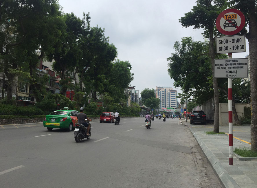 Giảm ùn tắc giao thông trên địa bàn Hà Nội: Quyết liệt thực hiện các giải pháp - Ảnh 2.