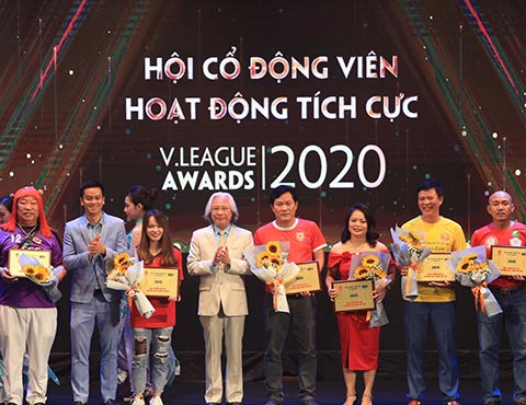 Văn Quyết, HLV Việt Hoàng đoạt danh hiệu xuất sắc nhất mùa giải 2020 - Ảnh 2.