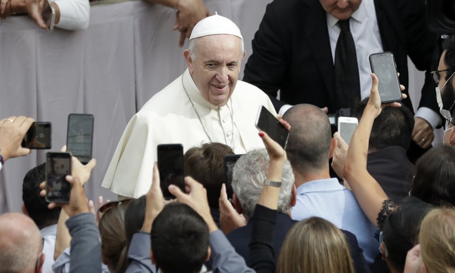 Vatican đòi Instagram giải thích việc Giáo hoàng 'like' ảnh người mẫu - Ảnh 1.