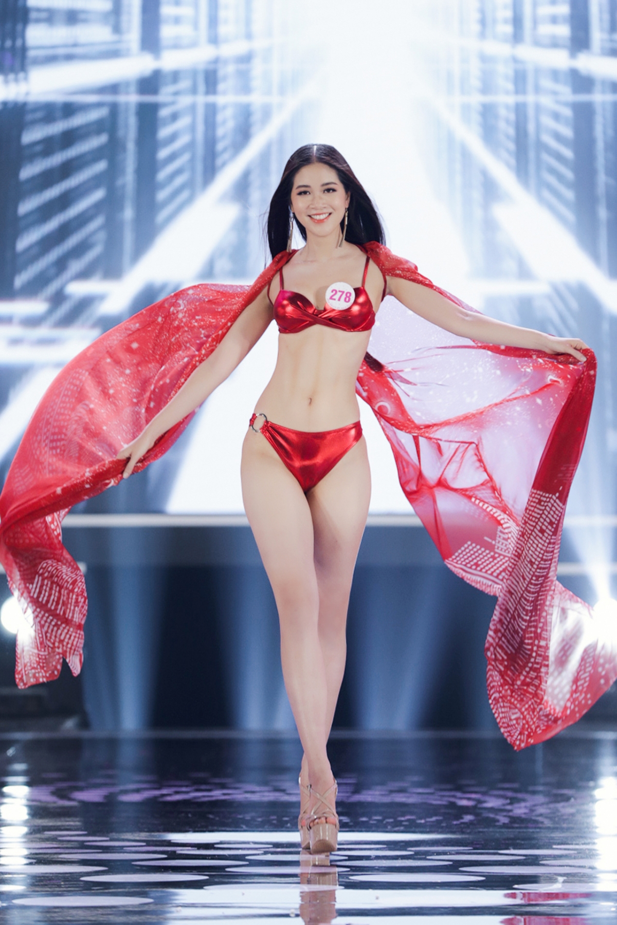 Xem lại phần thi bikini &quot;nóng bỏng&quot; của Top 22 Hoa hậu Việt Nam 2020 - Ảnh 3.