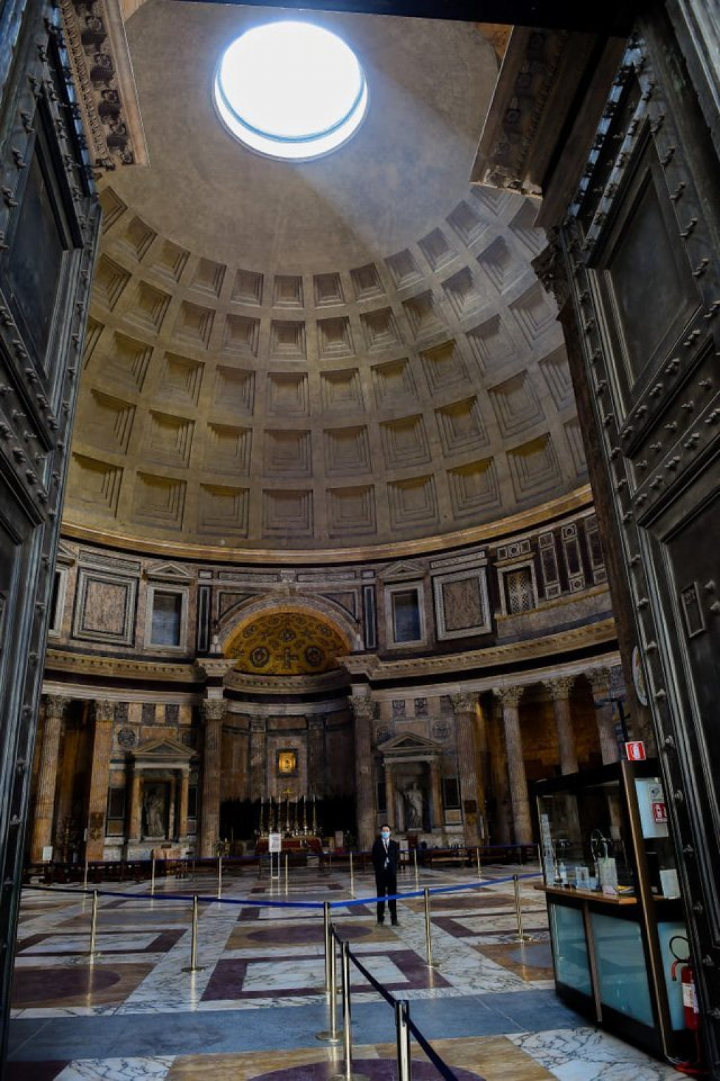Đền Pantheon: Sự huyền bí của kiến trúc cổ đại vẫn được lưu giữ sau 2.000 năm - Ảnh 1.