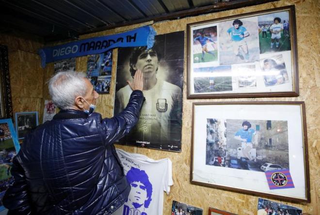 Maradona qua đời: Argentina tổ chức Quốc tang 3 ngày, CĐV đau đớn khóc thương - Ảnh 10.