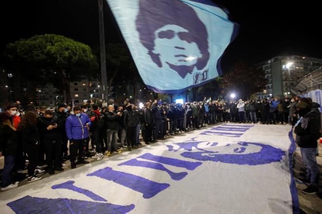 Maradona qua đời: Argentina tổ chức Quốc tang 3 ngày, CĐV đau đớn khóc thương - Ảnh 9.