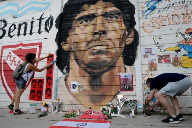 Maradona qua đời: Argentina tổ chức Quốc tang 3 ngày, CĐV đau đớn khóc thương - Ảnh 3.