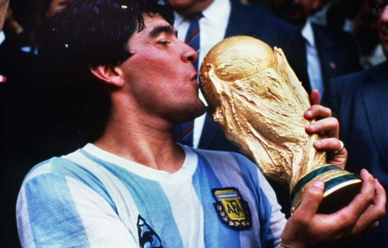 Những khoảnh khắc đáng nhớ trong sự nghiệp của Diego Maradona - Ảnh 5.