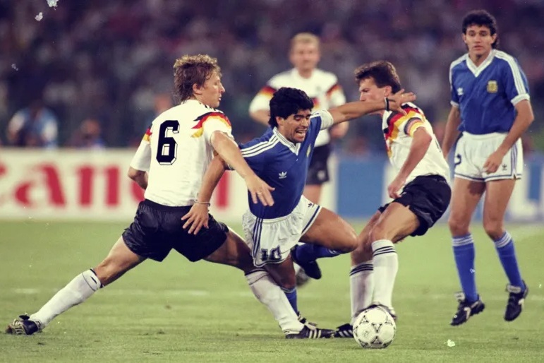 Những khoảnh khắc đáng nhớ trong sự nghiệp của Diego Maradona - Ảnh 7.