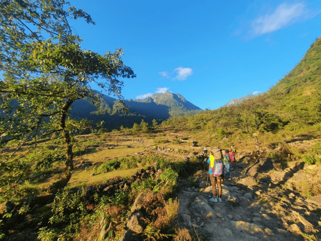 Cảnh đẹp níu chân người trên tour leo Nhìu Cồ San và đường đá cổ Pavie - Ảnh 12.