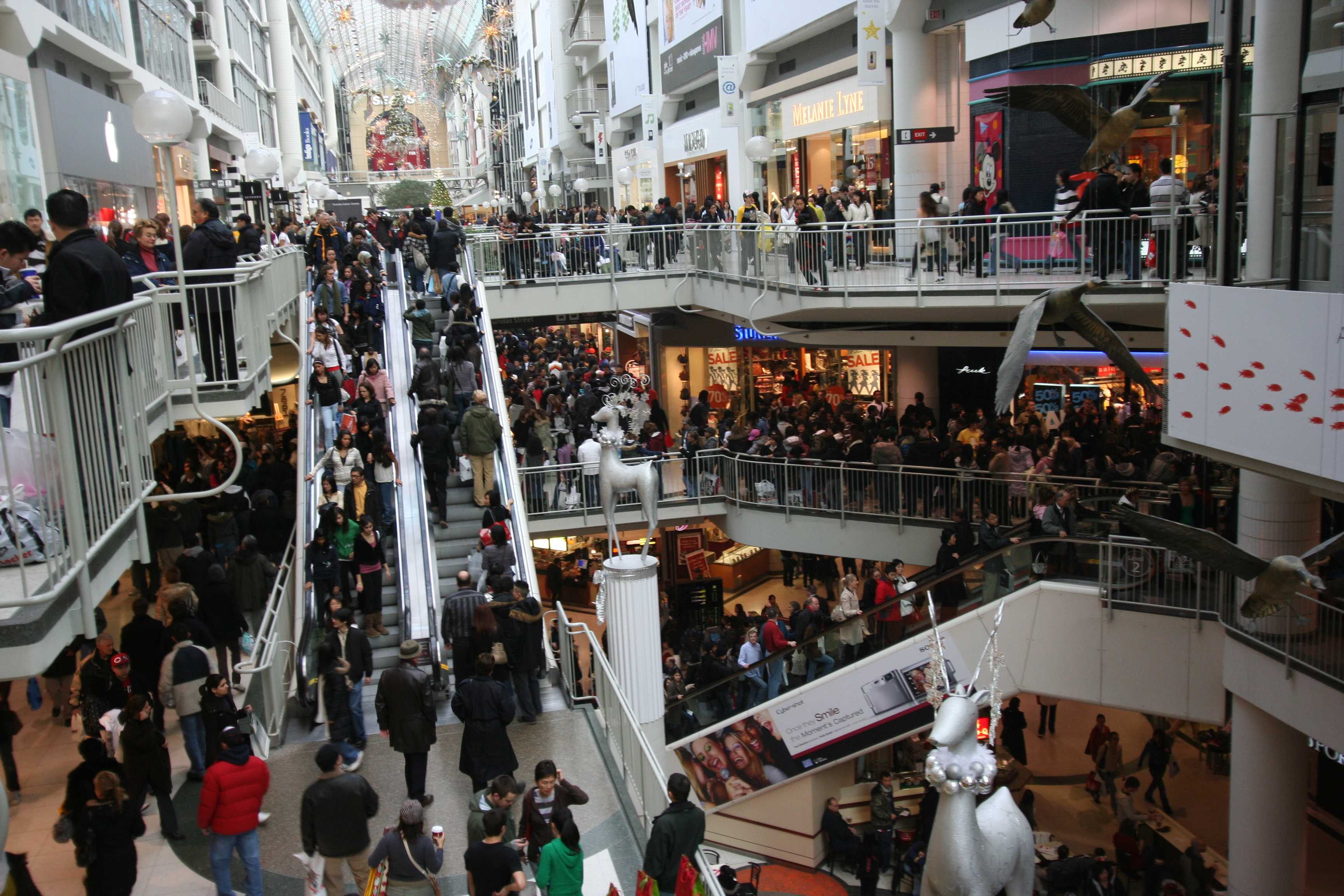 Boxing_Day_at_the_Toronto_Eaton_Centre.jpg
