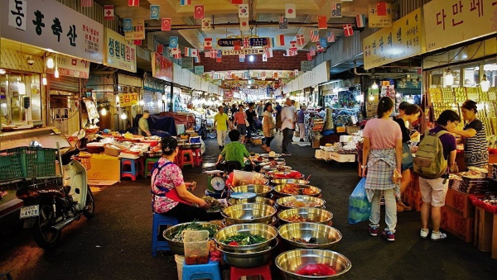 10 khu chợ truyền thống đáng ghé thăm nhất ở Hàn Quốc - Ảnh 1.