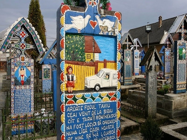 Nghĩa trang “vui vẻ” ở Romania - Ảnh 4.