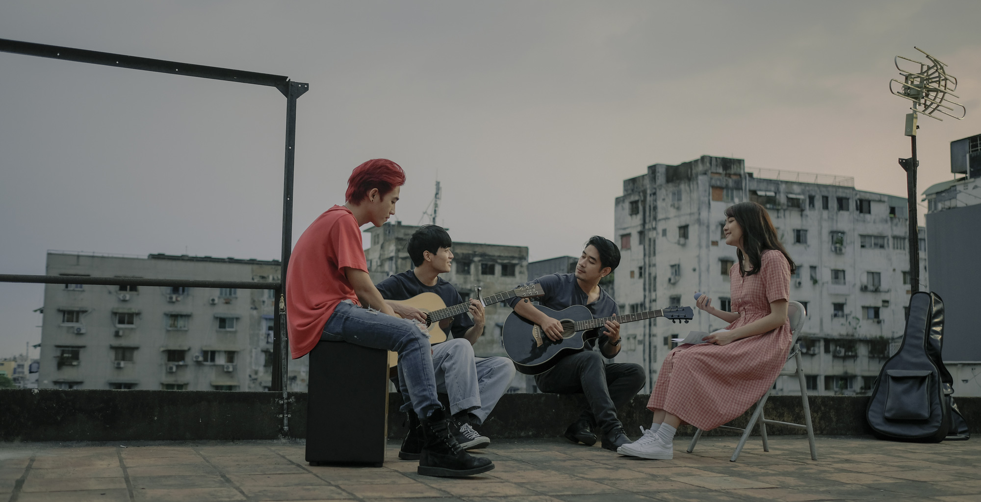 Sài Gòn Trong Cơn Mưa: Thước phim non trẻ nhưng đầy cảm xúc dành cho những kẻ khờ mộng mơ của phương Nam - Ảnh 5.