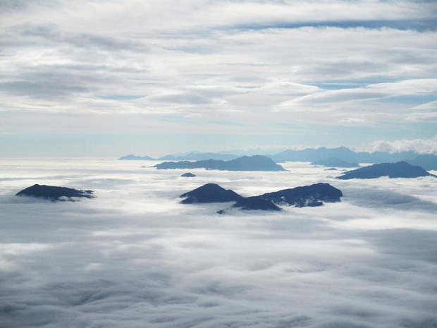 Săn mây ở đỉnh Lảo Thẩn đẹp ngỡ bồng lai tiên cảnh chốn nhân gian - Ảnh 1.