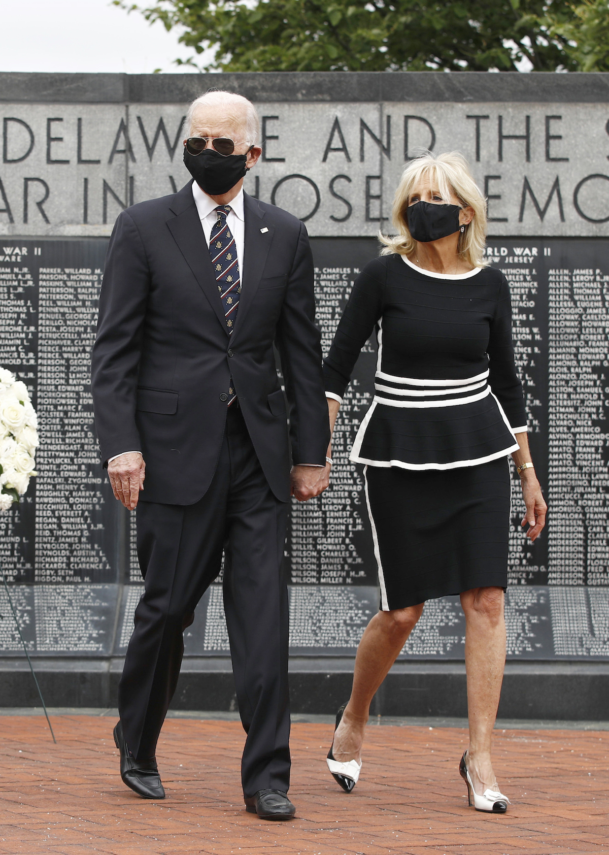 Vợ chồng Joe Biden mặc ăn ý khi sánh đôi - Ảnh 11.