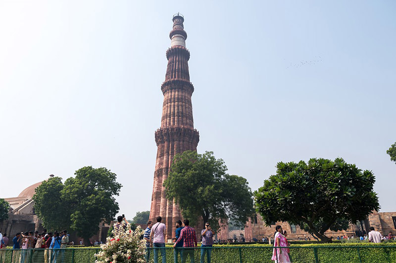 Tòa tháp bằng gạch cao nhất thế giới giống hệt ống khói, được người Ấn Độ tôn sùng như vật báu - Ảnh 2.