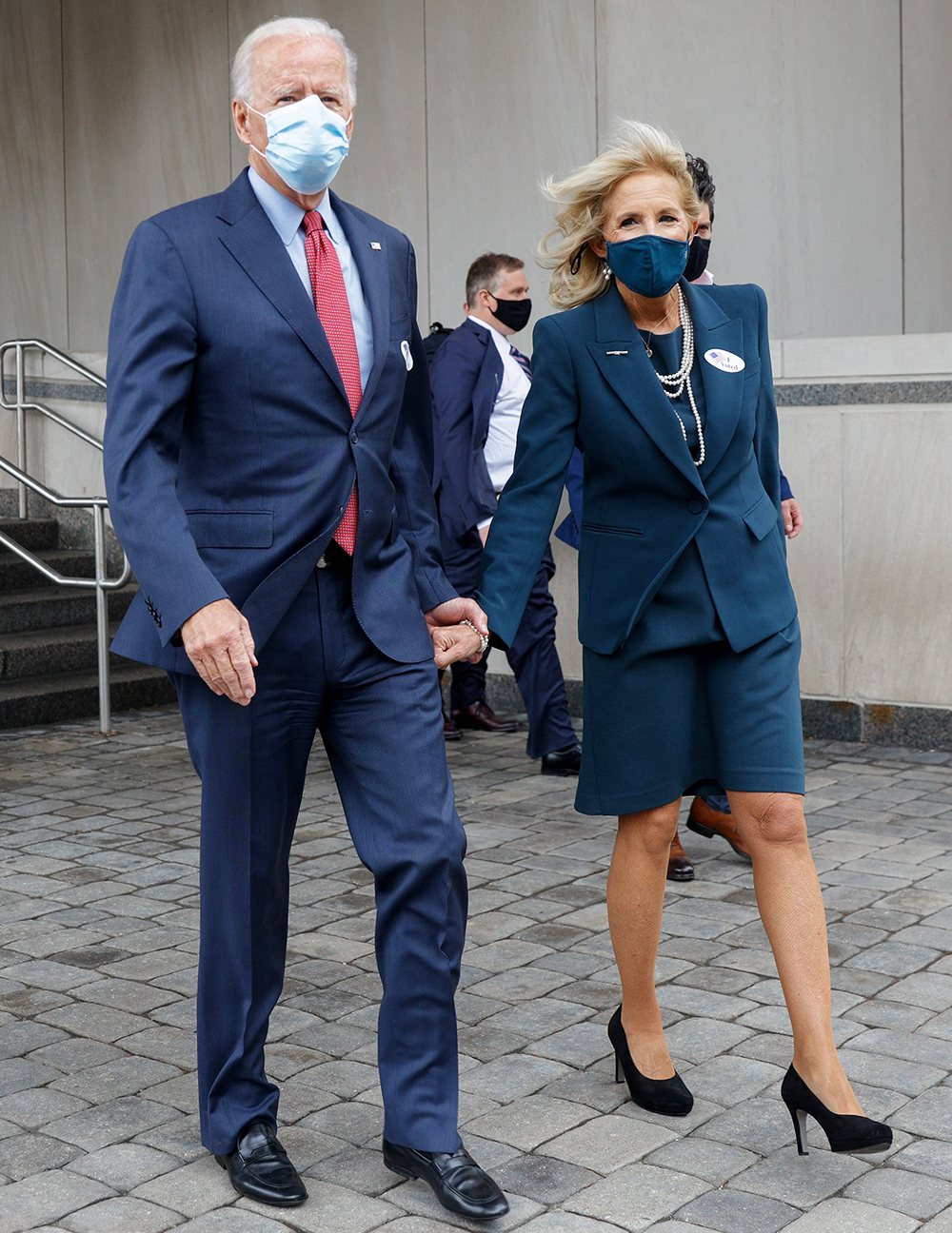 Vợ chồng Joe Biden mặc ăn ý khi sánh đôi - Ảnh 5.