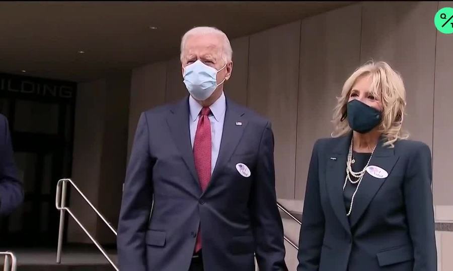 Vợ chồng Joe Biden mặc ăn ý khi sánh đôi - Ảnh 6.