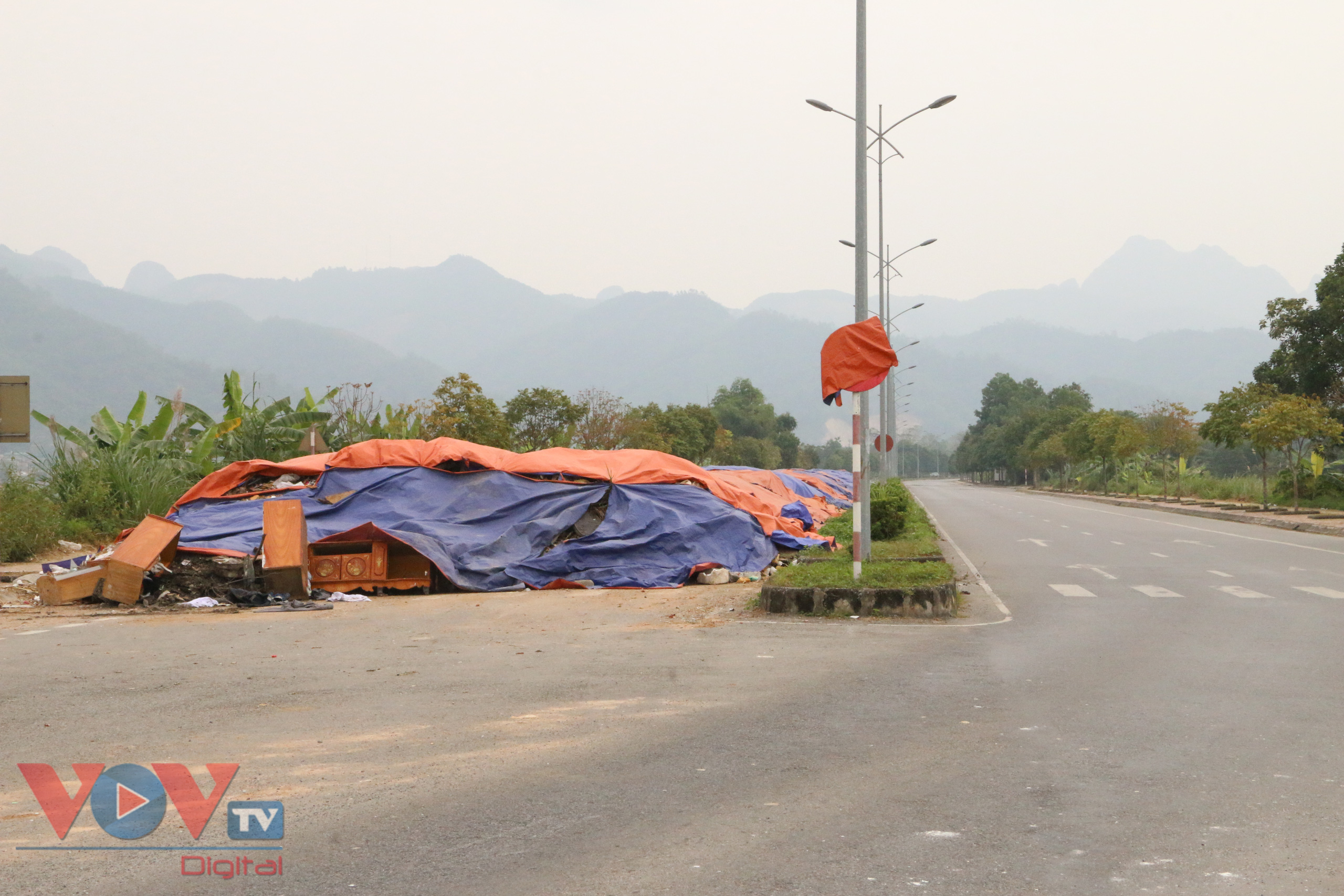 Vì sao người dân xã Thịnh Minh, TP Hòa Bình chặn xe chở rác - Ảnh 5.