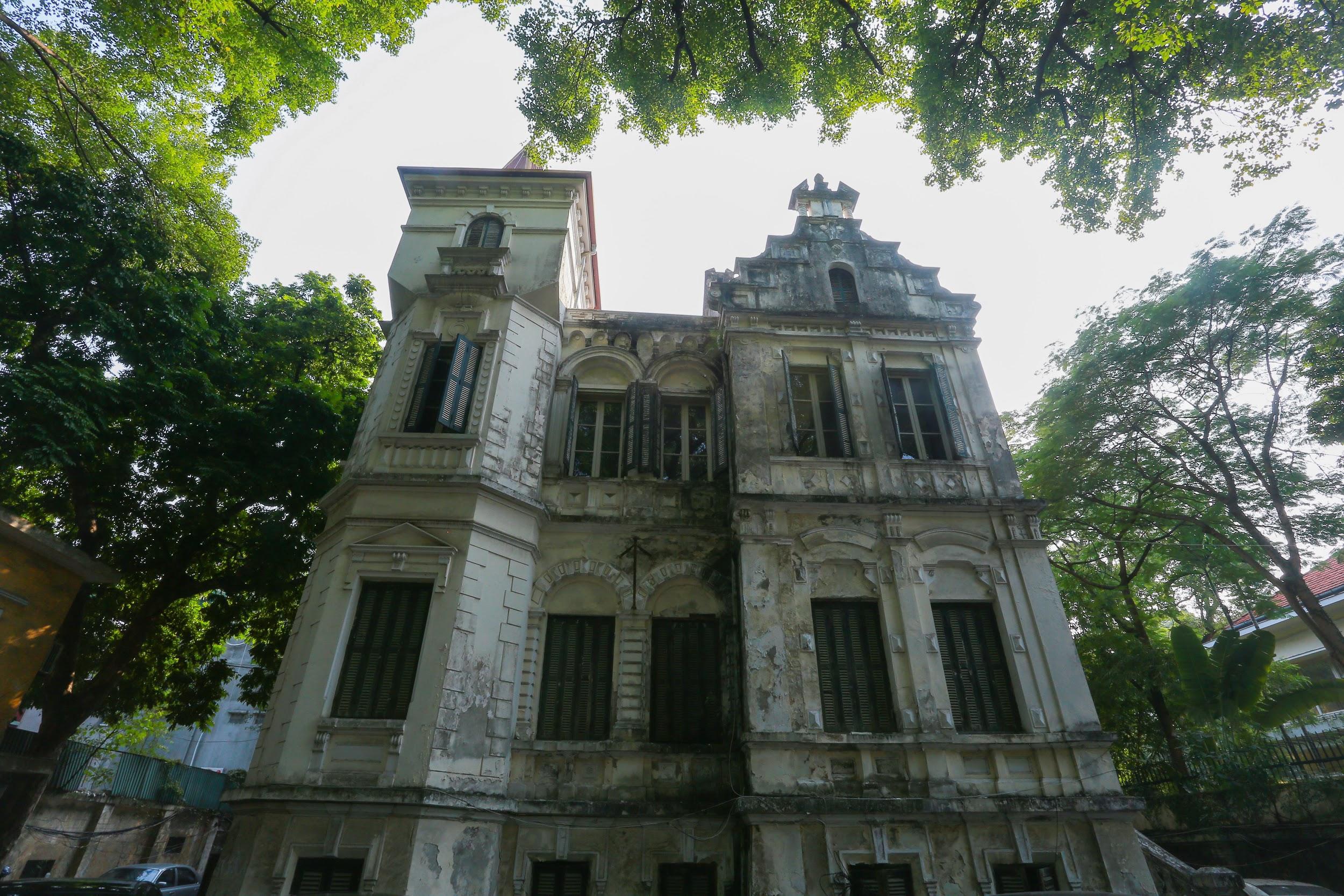 Chiêm ngưỡng dinh thự Pháp cổ từng là nơi ở của vua Bảo Đại tại Hà Nội - Ảnh 1.