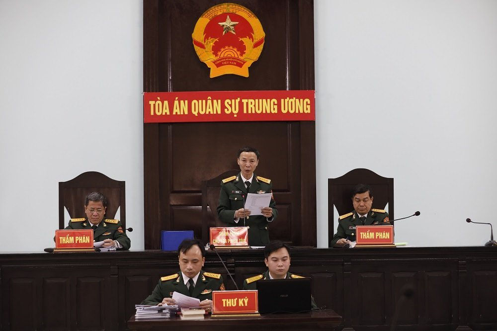 Cựu Thứ trưởng Bộ Quốc phòng Nguyễn Văn Hiến được giảm 6 tháng tù - Ảnh 1.