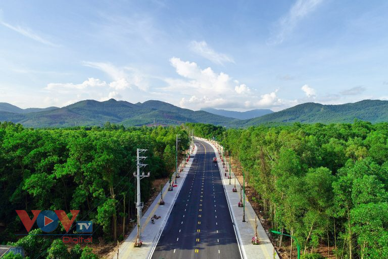 Tuyến đường nối Quốc lộ 18 vào Khu di tích Yên Tử đã được đưa vào sử dụng.jpg