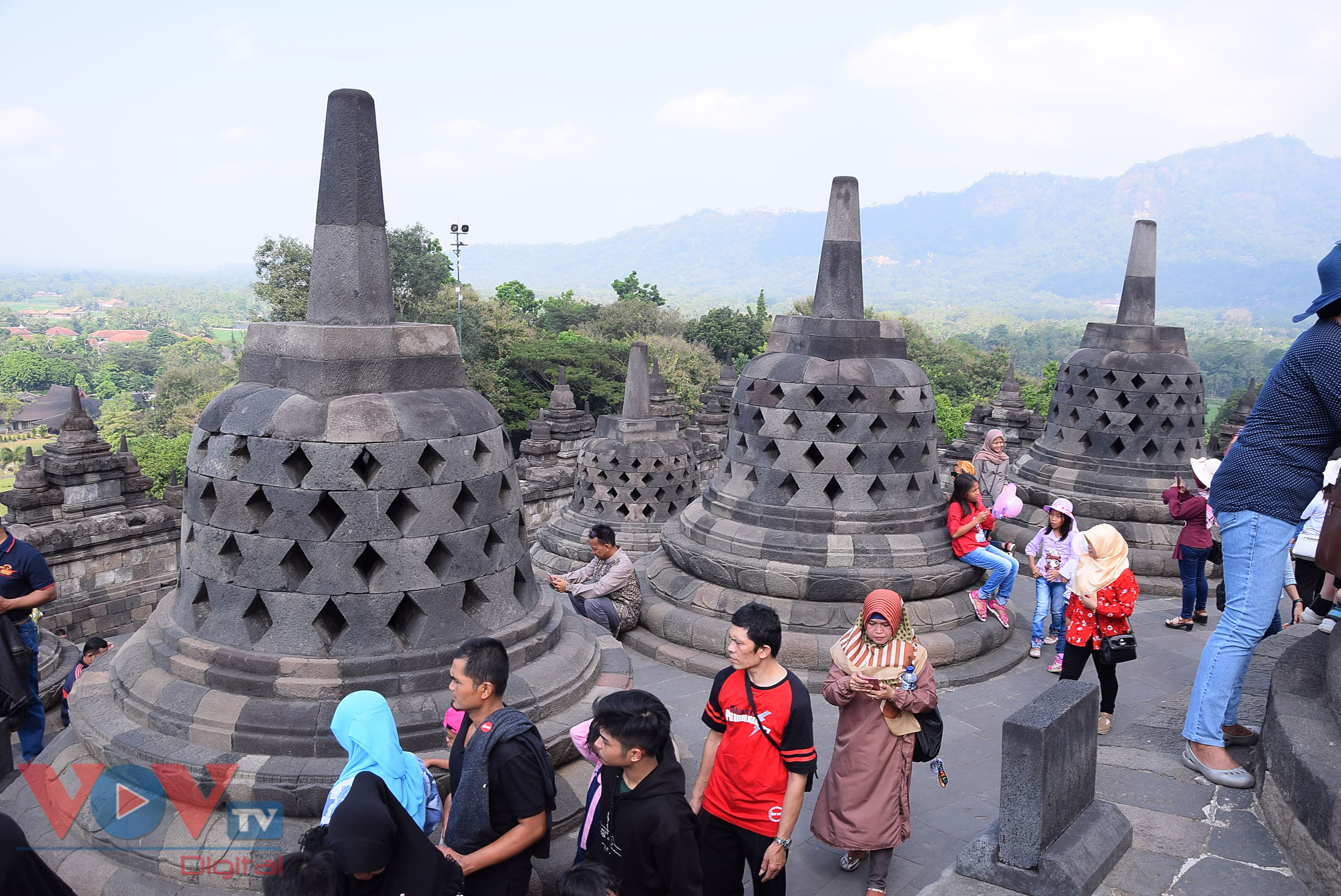 Borobudur - đền Phật giáo lớn nhất thế giới tại nước Hồi giáo Indonesia - Ảnh 6.