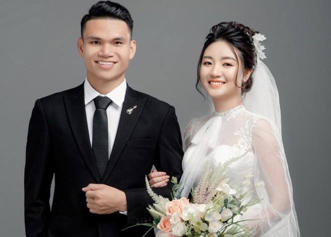 Nhan sắc vợ sắp cưới của tuyển thủ Việt Nam Phạm Xuân Mạnh - Ảnh 3.