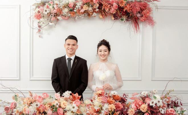 Nhan sắc vợ sắp cưới của tuyển thủ Việt Nam Phạm Xuân Mạnh - Ảnh 4.