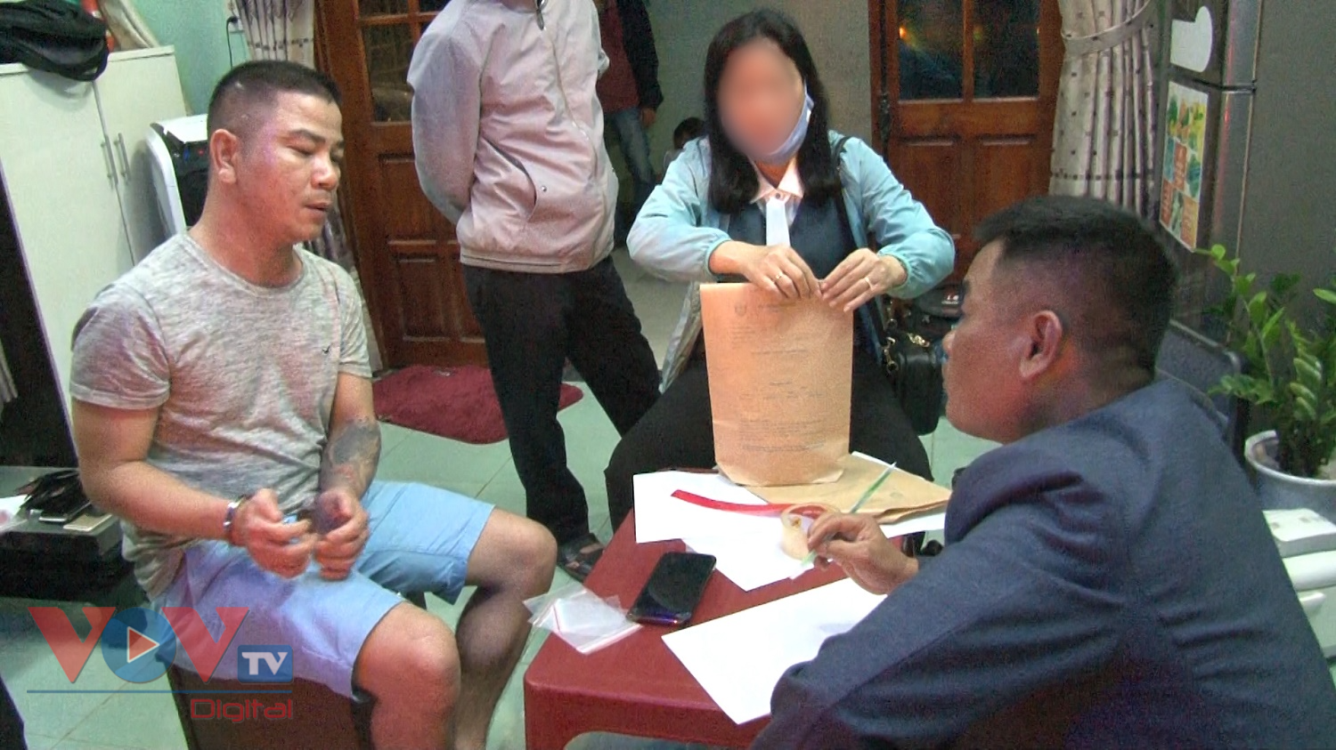 Thừa Thiên Huế: Phá chuyên án thu giữ hơn 2.000 viên hồng phiến và khoảng 0,5kg ma túy đá - Ảnh 2.