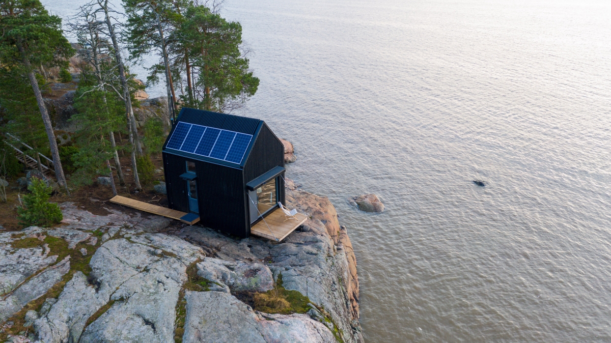 Ngôi nhà xinh xắn với công nghệ xanh nằm cheo leo bên bờ biển - Ảnh 2.