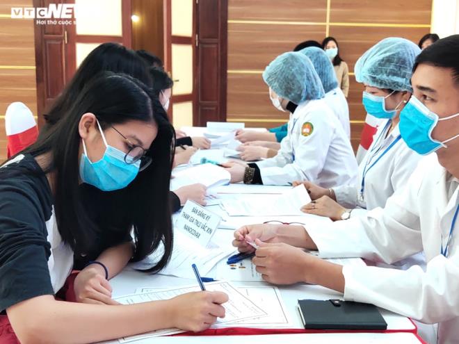 Ngày 17/12, Việt Nam tiêm thử nghiệm mũi vaccine COVID-19 đầu tiên trên người - Ảnh 1.