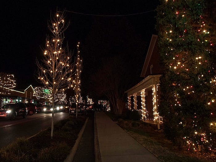 Các thị trấn ở Mỹ rực rỡ mùa Giáng sinh - Ảnh 10.
