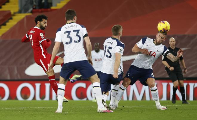 Kết quả Ngoại hạng Anh: Đánh bại Tottenham, Liverpool chiếm ngôi đầu bảng - Ảnh 1.