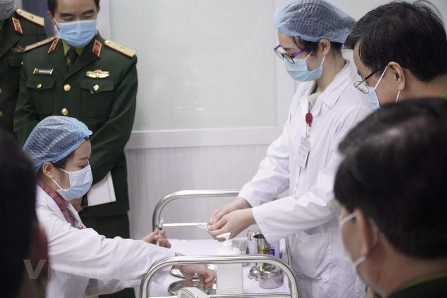Hình ảnh ca tiêm thử nghiệm vaccine ngừa COVID-19 đầu tiên của Việt Nam - Ảnh 4.