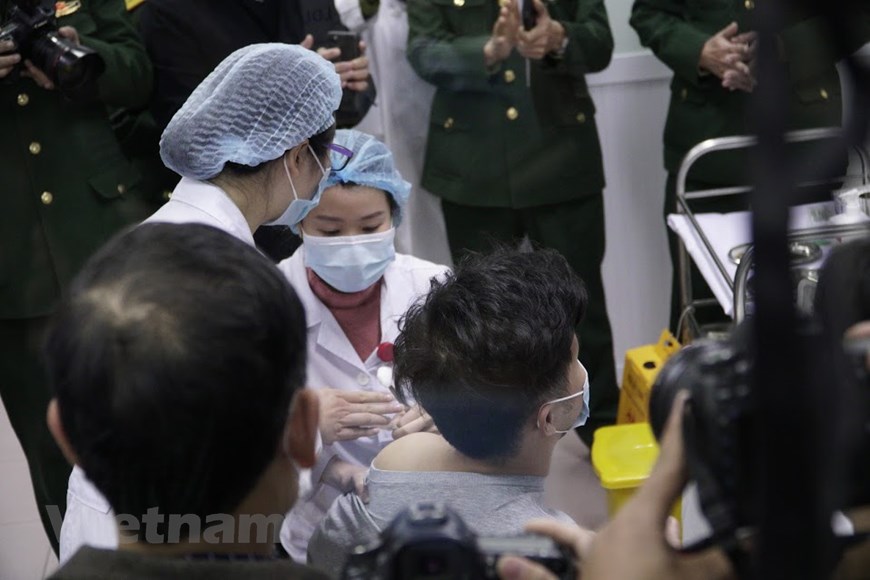 Hình ảnh ca tiêm thử nghiệm vaccine ngừa COVID-19 đầu tiên của Việt Nam - Ảnh 7.