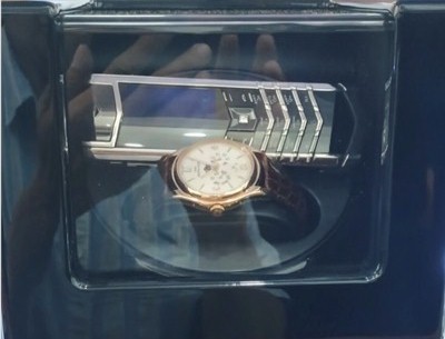 Những chiếc đồng hồ xa xỉ của một số nhân vật có tiếng ở Việt Nam - Ảnh 6.
