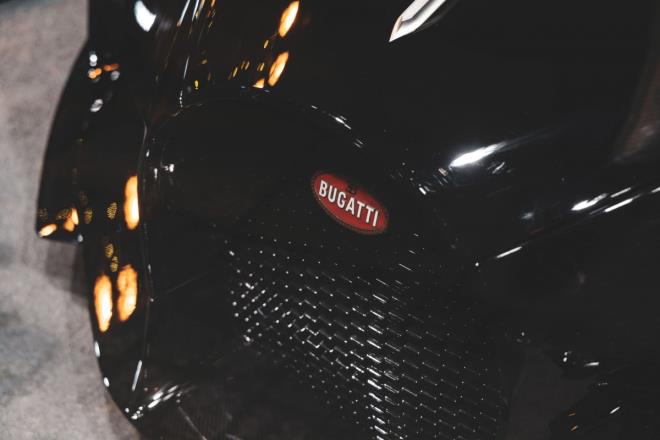 Ngắm siêu xe 13 triệu USD của Bugatti dịp Giáng Sinh - Ảnh 5.