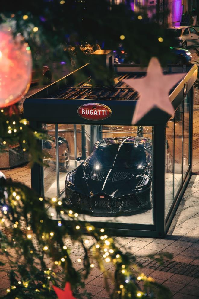 Ngắm siêu xe 13 triệu USD của Bugatti dịp Giáng Sinh - Ảnh 7.