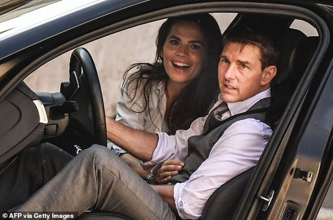 Sau 8 năm ly hôn, Tom Cruise hẹn hò bạn gái nóng bỏng kém 20 tuổi - Ảnh 2.