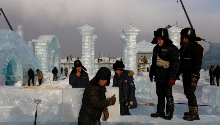 &quot;Đảo băng&quot; giữa Trung Quốc chuẩn bị cho lễ hội lớn nhất mùa đông - Ảnh 3.