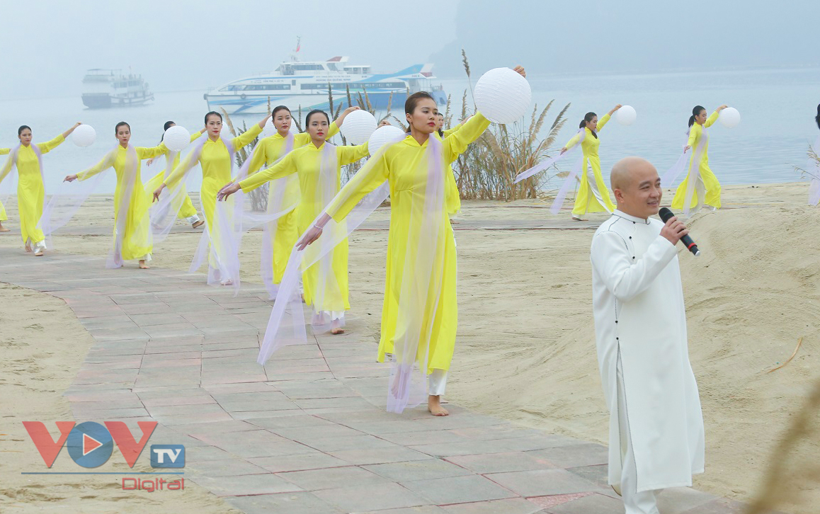 Độc đáo Festival áo dài Quảng Ninh 2020: Về miền di sản - Ảnh 4.