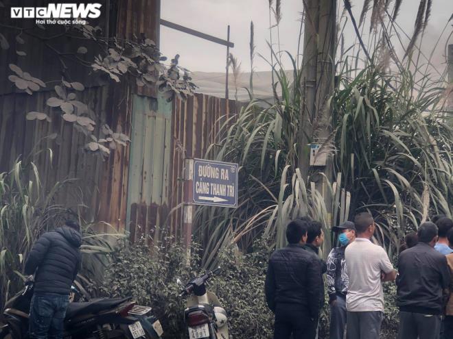 Hà Nội: Cháy lớn tại bãi phế liệu dưới chân cầu Thanh Trì - Ảnh 5.