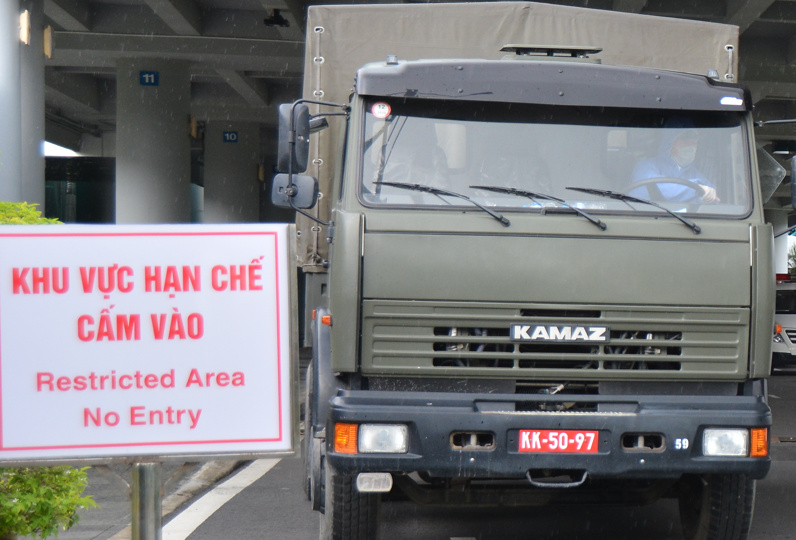 Đưa 240 công dân Việt Nam về nước cách ly tại Tiền Giang - Ảnh 2.