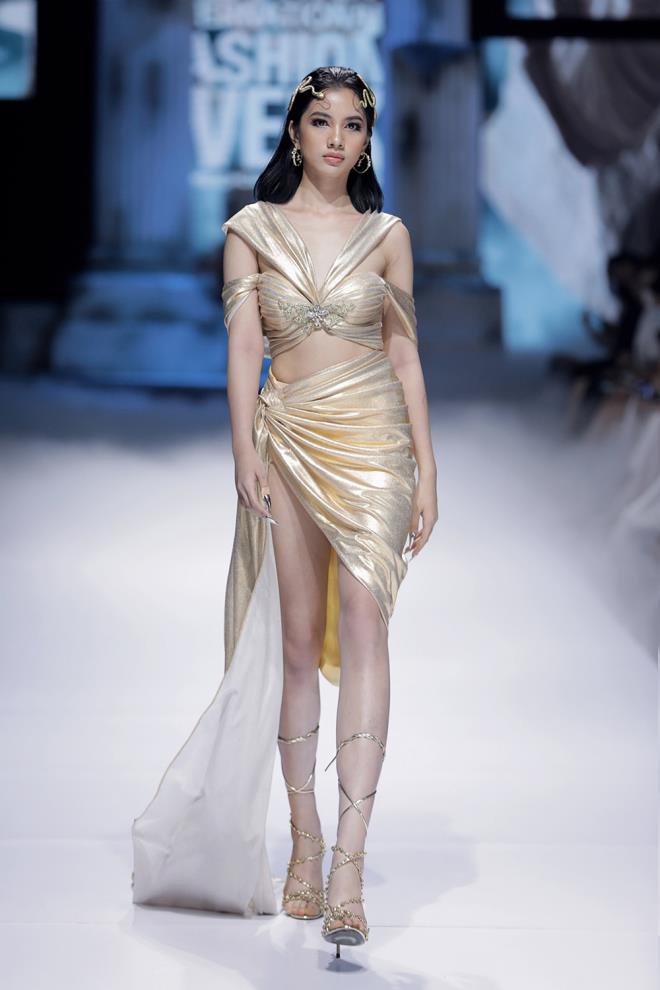 Hoa hậu Đỗ Mỹ Linh diện váy nặng 40 kg trình diễn thời trang - Ảnh 9.