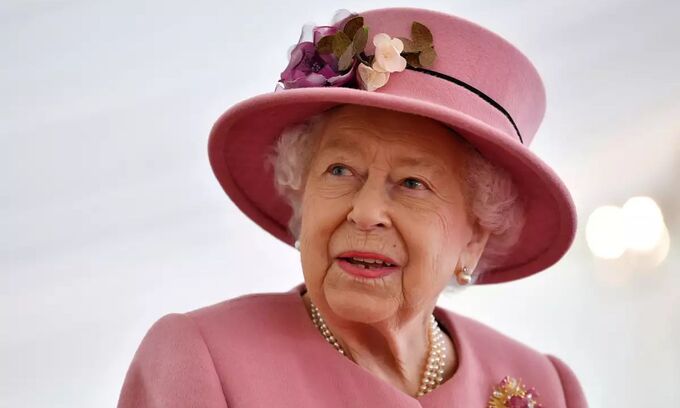 Nữ hoàng Anh sẽ được tiêm vaccine ngừa COVID-19 sau vài tuần nữa - Ảnh 1.