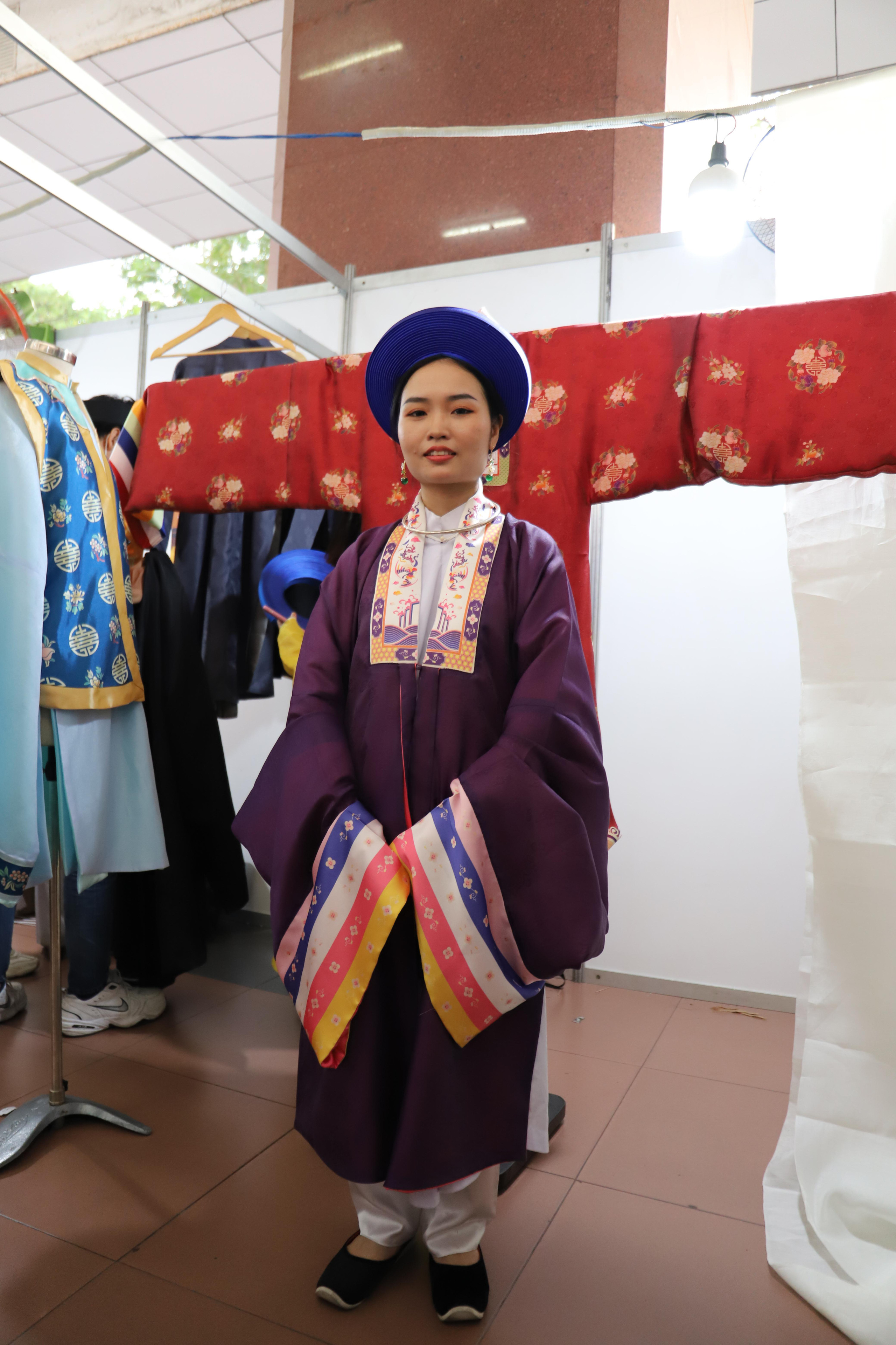 Chiêm ngưỡng những bộ áo dài cổ của phụ nữ tại Ngày hội Việt phục - Ảnh 3.
